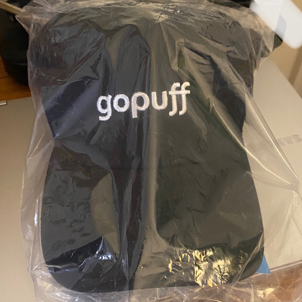 Brand new go puff hat